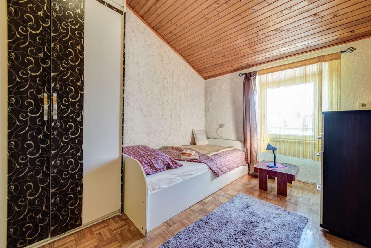 D&L Apartment In Center Pula Buitenkant foto